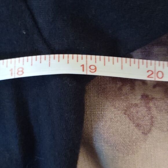 Men's‎ Size M Black Officially Retired T-shirt - Picture 5 of 6